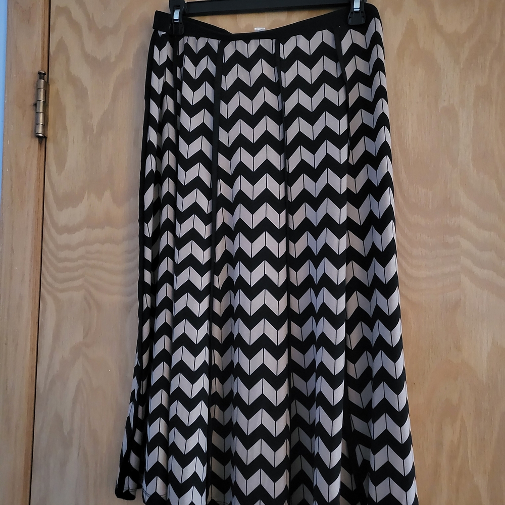 Chic Chevron A-Line Skirt in Black and Tan